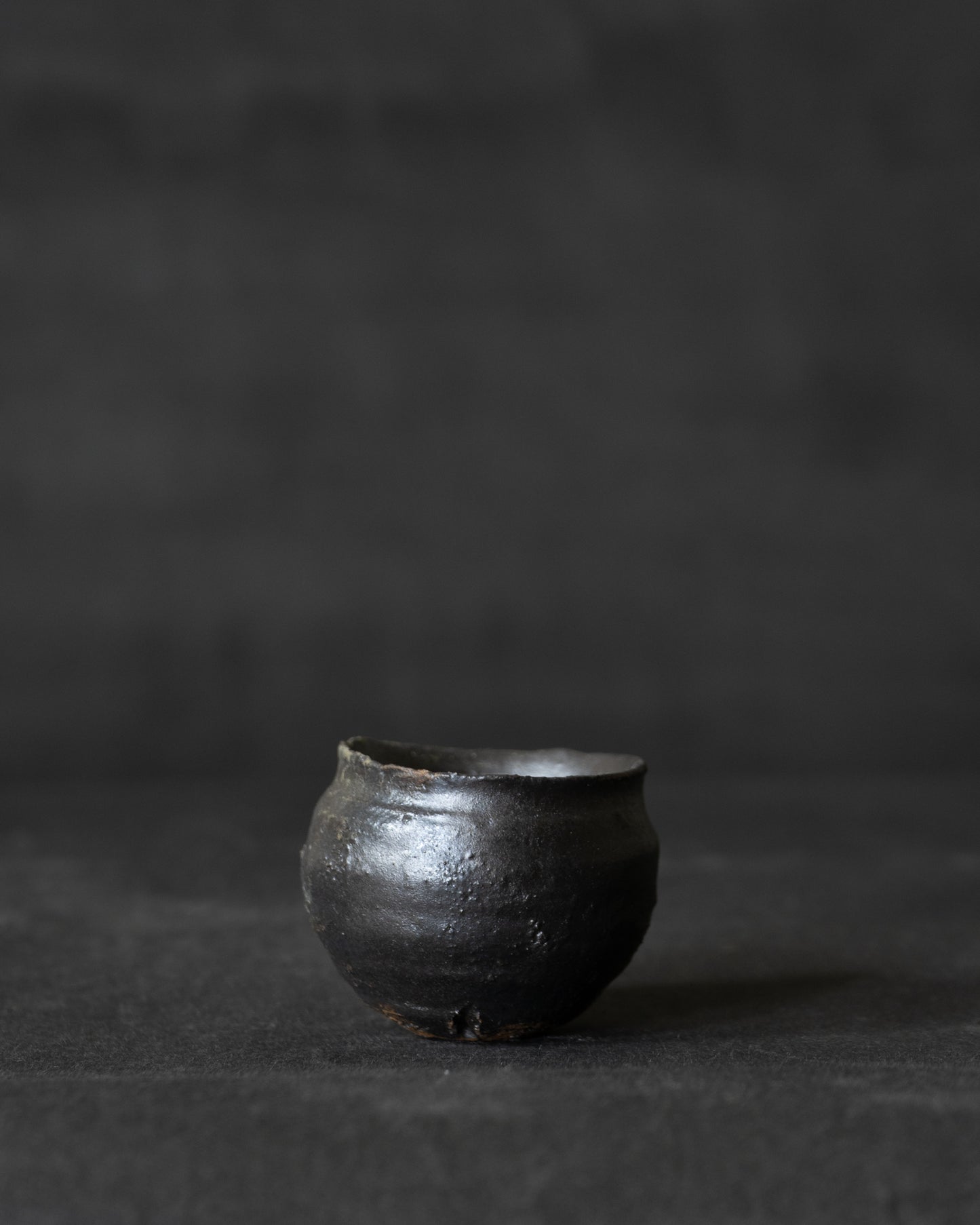 黒唐津清酒杯 (st02761)